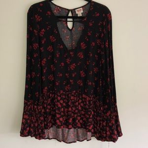 Bell sleeve top